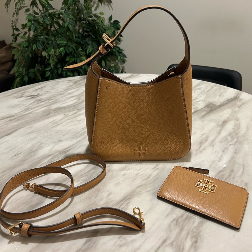Tory Burch Tan Leather Small Bucket Crossbody Bag w/ Medium Leather Top Zip Card